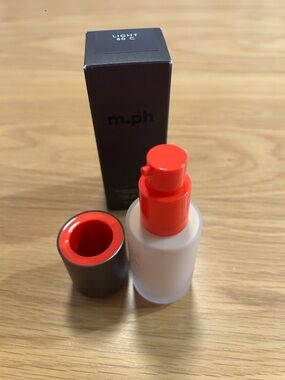 M.PH BY MARY PHILLIPS Le Skin Weightless Serum Foundation Shade Light 60 C NIB